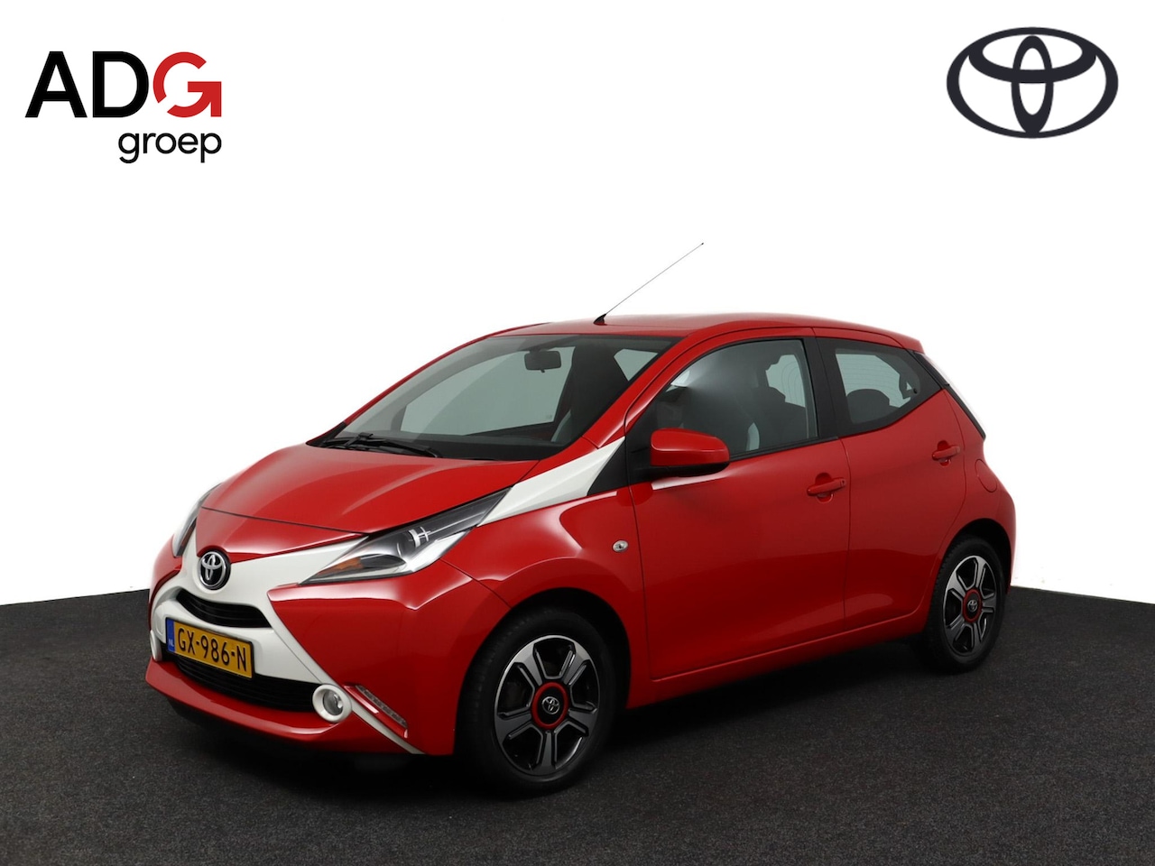 Toyota Aygo - 1.0 VVT-i x-play | Airco | Achteruitrijcamera | Lichtmetalen velgen | Bluetooth | - AutoWereld.nl