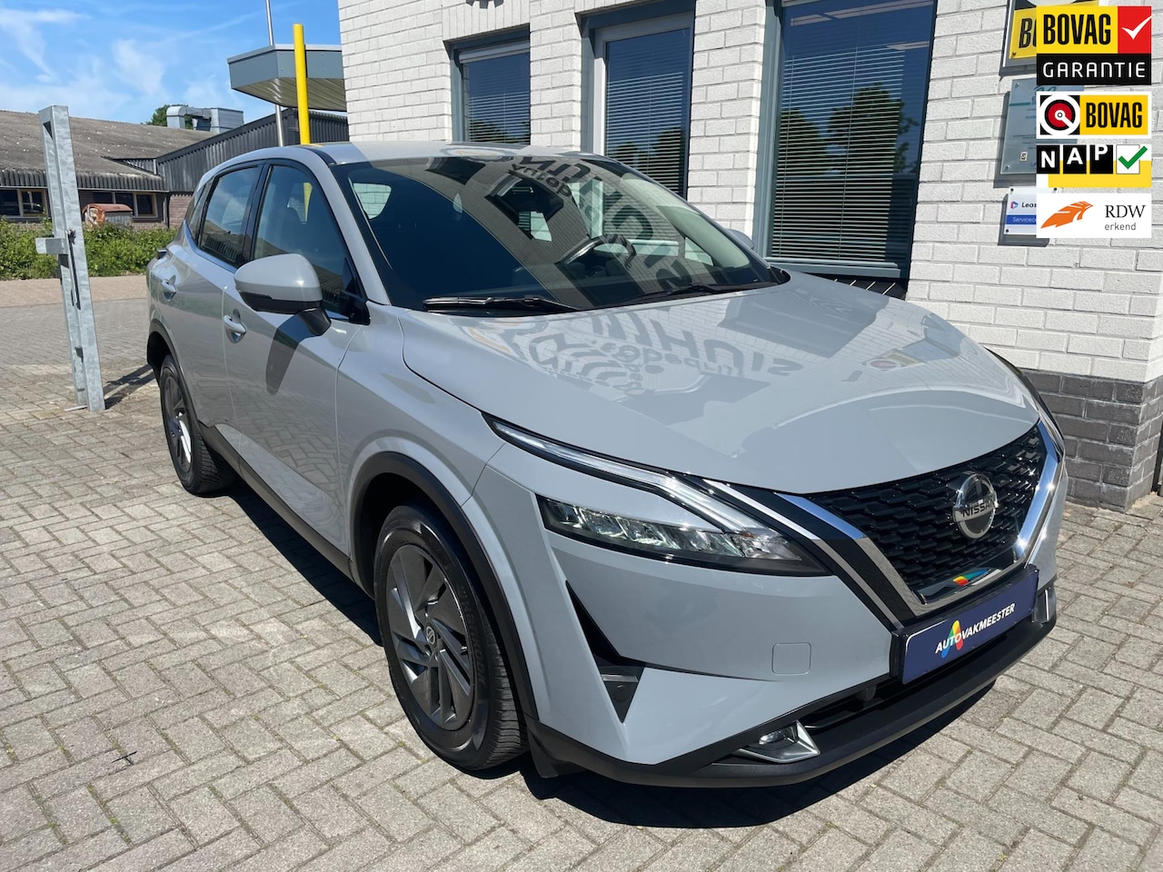 Nissan Qashqai - 1.3 MHEV Business Access / PDC V+A / 360 Camera / Telefoon / Navigatie / Carplay / Add. Cr - AutoWereld.nl