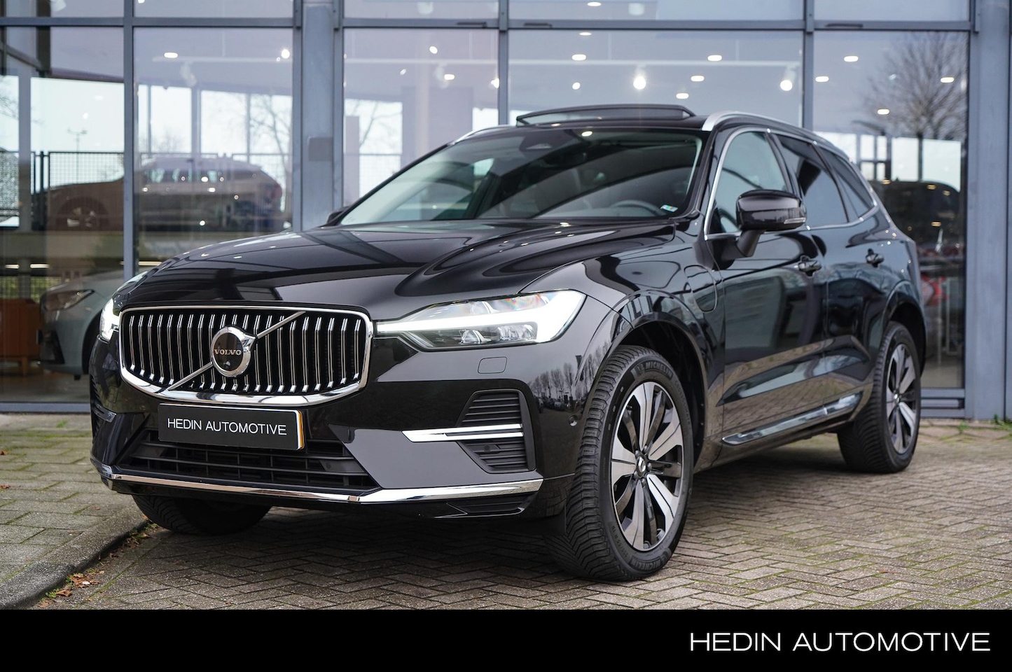 Volvo XC60 - 2.0 Recharge T8 | Plus | 2.250 kg trekgewicht! | Long Range Accu | Panoramadak | Harman Ka - AutoWereld.nl