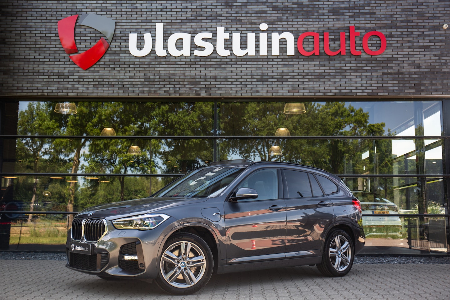 BMW X1 - xDrive25e High Executive M-Sport , Pano dak, HUD, Trekhaak, - AutoWereld.nl