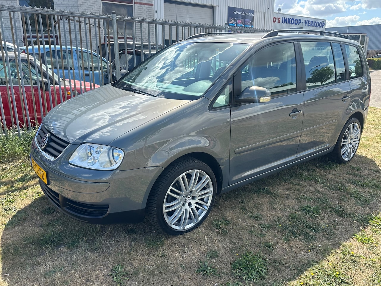 Volkswagen Touran - 2.0-16V FSI Trendline / 7 Persoons - AutoWereld.nl