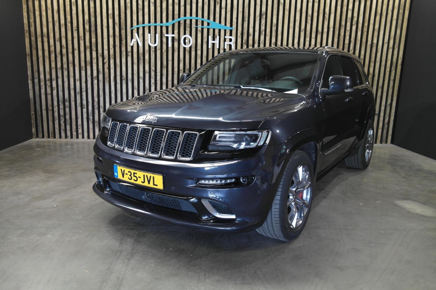 Jeep Grand Cherokee - 6.4 V8 SRT8 grijs kenteken - AutoWereld.nl
