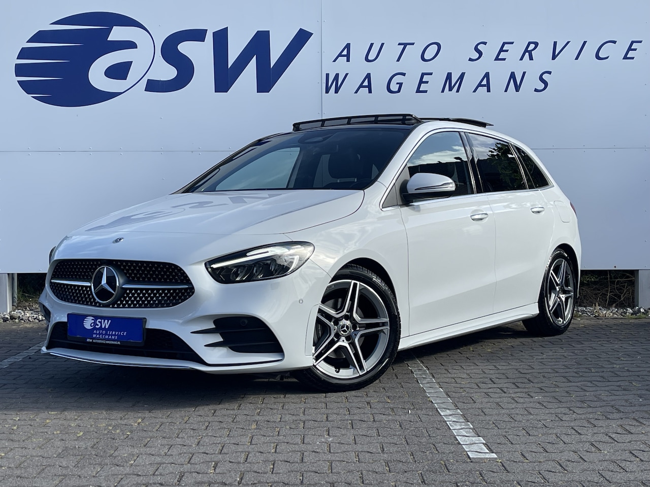 Mercedes-Benz B-klasse - 200 AMG Line | Pano | Trekhaak | Camera | Ambient Light | Dodehoek | Keyless - AutoWereld.nl