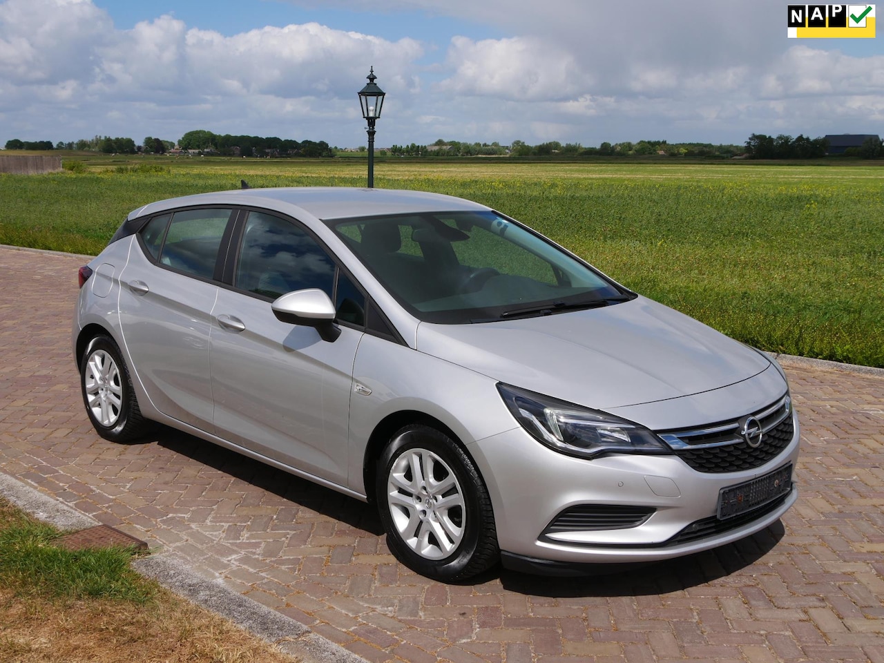 Opel Astra - 1.6 CDTI Business+ HB 2018 AC NAVI PDC **MARGE*** - AutoWereld.nl