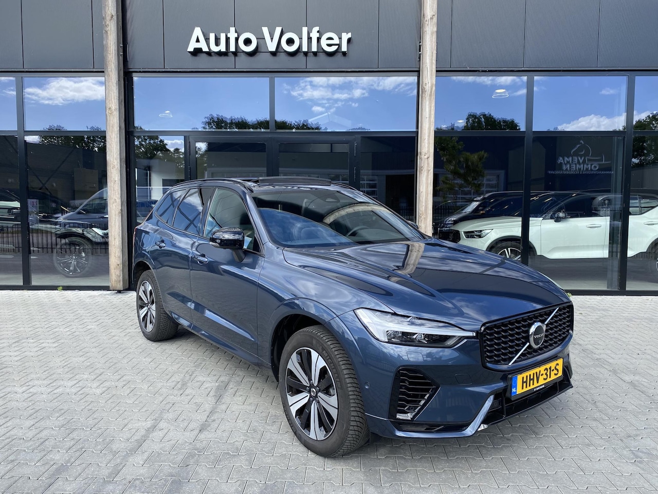 Volvo XC60 - 2.0 T6 Plug-in hybrid AWD Plus Dark Long range|ACC|pano|trekhaak - AutoWereld.nl