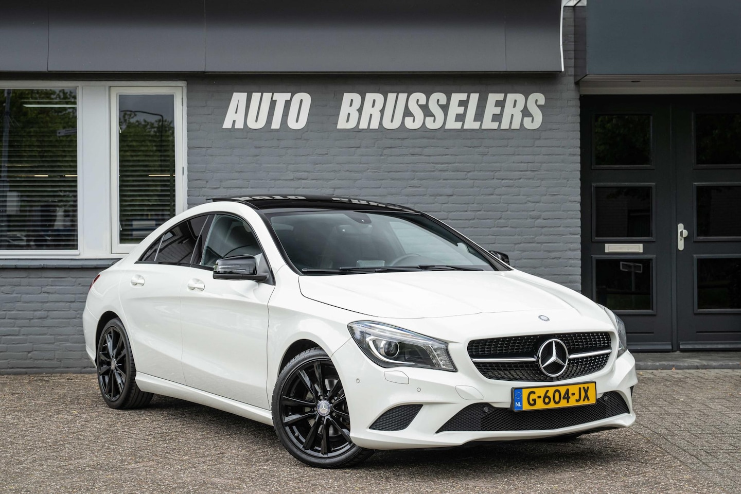 Mercedes-Benz CLA-Klasse - 180 Edition 1 Panorama dak-Zeer nette staat !! - AutoWereld.nl