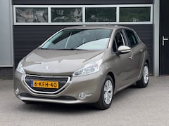 Peugeot 208 - 1.2 VTi Envy Trekhaak, Navi, Cruise, Climate Control, PDC, NAP