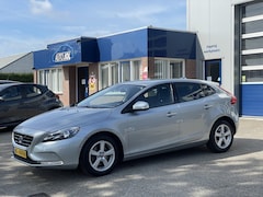 Volvo V40 - 1.6 T2 Momentum | trekhaak | achteruitrijcamera | rijklaarprijs