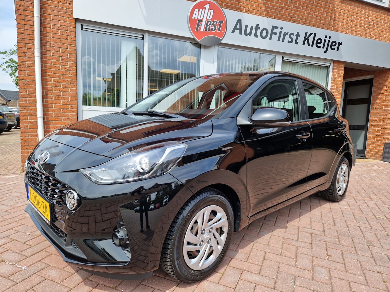 Hyundai i10 - 1.0i 67pk Premium Camera, Cruise controle, Parkeersensoren - AutoWereld.nl