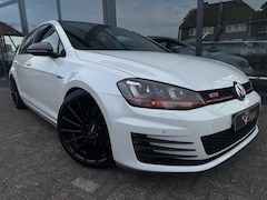Volkswagen Golf - 2.0 TSI GTI