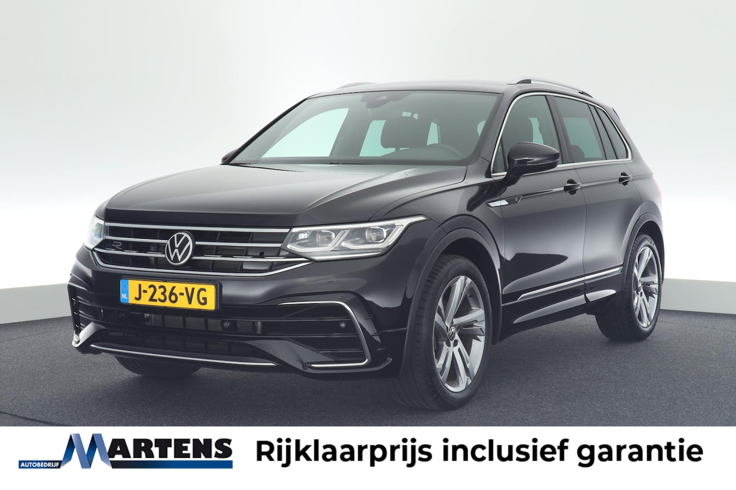 Volkswagen Tiguan - 1.5 TSI 150pk DSG R-Line Business+ Trekhaak Keyless Virtual Cockpit Navigatie - AutoWereld.nl