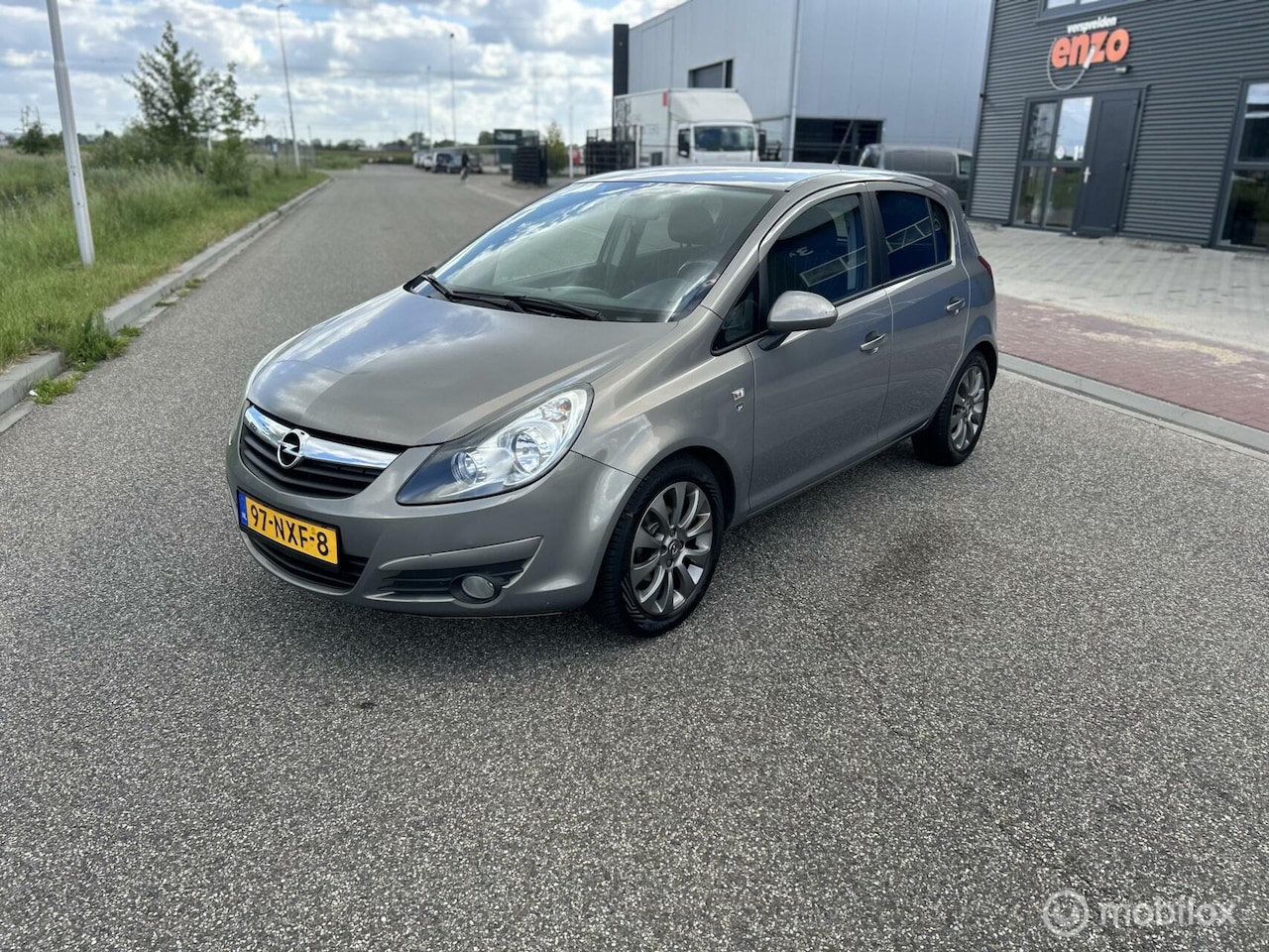 Opel Corsa - 1.4-16V '111' Edition 1.4-16V '111' Edition - AutoWereld.nl