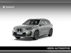 BMW iX1 - eDrive20 67 kWh | 19 Inch | M-Sportpakket | Premium Pack | Panoramadak | Trekhaak