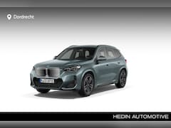 BMW iX1 - eDrive20 67 kWh | 19 Inch | M-Sportpakket | Premium Pack | Panoramadak | Trekhaak