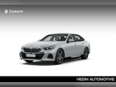 BMW i5 - eDrive40 M Sport Edition 84 kWh | 20 Inch | M-Sportpakket | Comfort Pack | Panoramadak | T