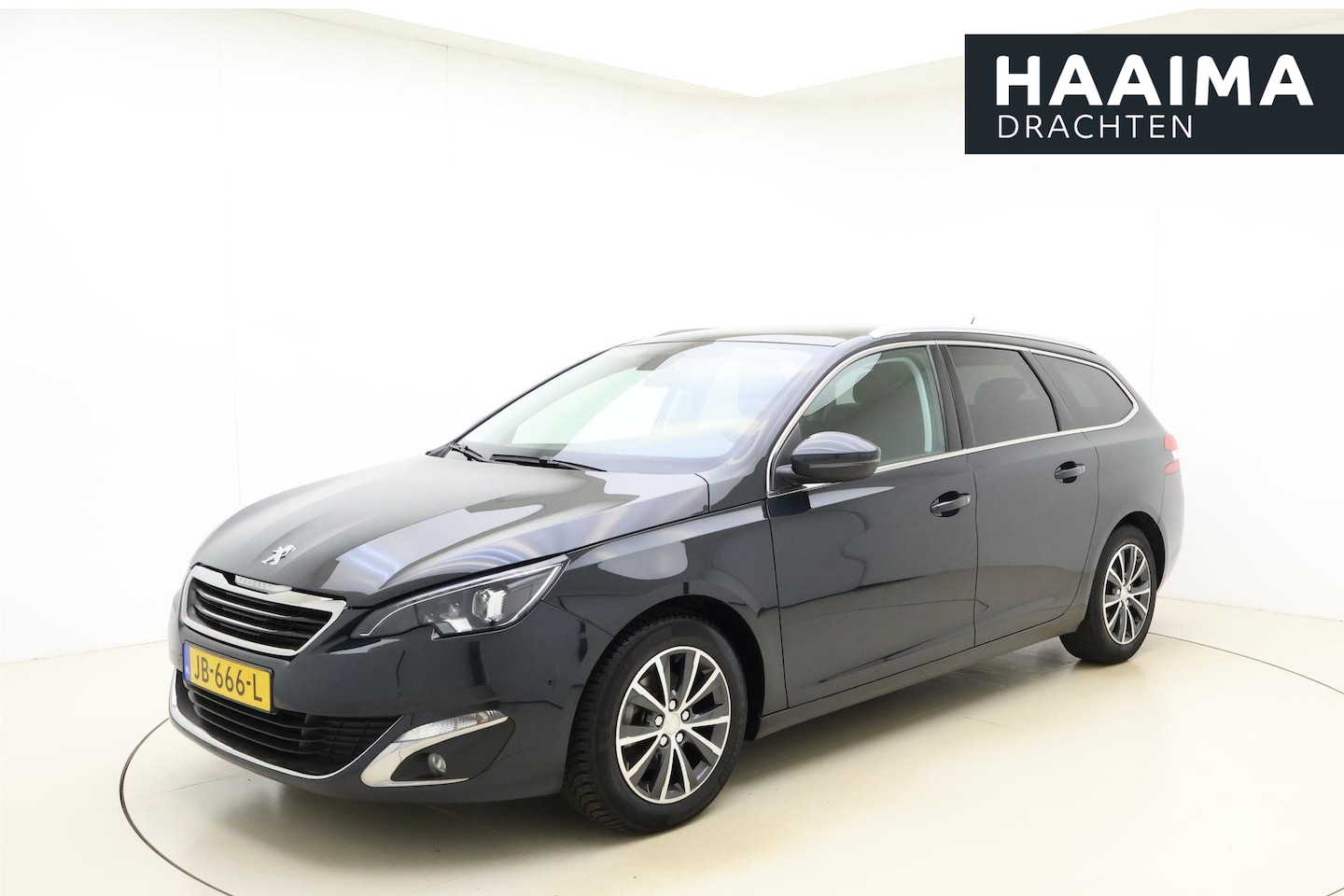 Peugeot 308 SW - 1.2 PureTech Allure 130pk | Panoramadak | Trekhaak | Navigatie | Camera | Climate Control - AutoWereld.nl