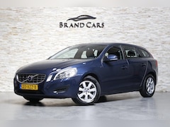 Volvo V60 - 1.6 T3 Kinetic | Navi | Nap | PDC | Dealer Onderhouden |