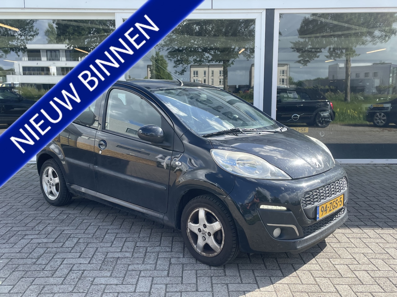 Peugeot 107 - 1.0 Active Airco / LMV / CV / Toerenteller / 5-Deurs / LED dagrij - AutoWereld.nl