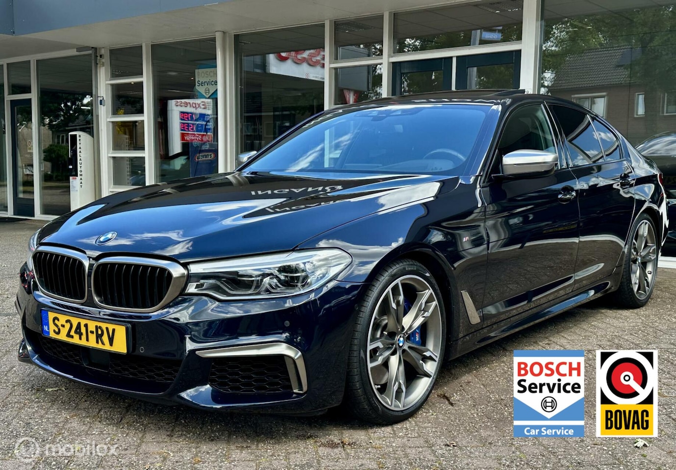 BMW 5-serie - M550i xDrive High Executive Led, Pano, Head up, Camera.. - AutoWereld.nl