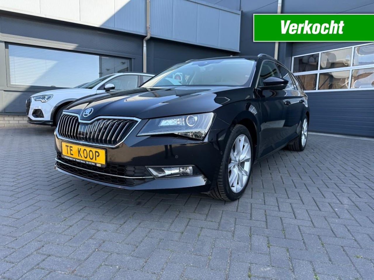 Skoda Superb Combi - Combi 1.8TSi Aut. Style Business Camera Leder schuifdak Trekhaak - AutoWereld.nl