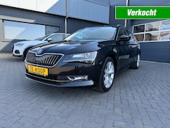 Skoda Superb Combi - 1.8TSi Aut. Style Business Camera Leder schuifdak Trekhaak