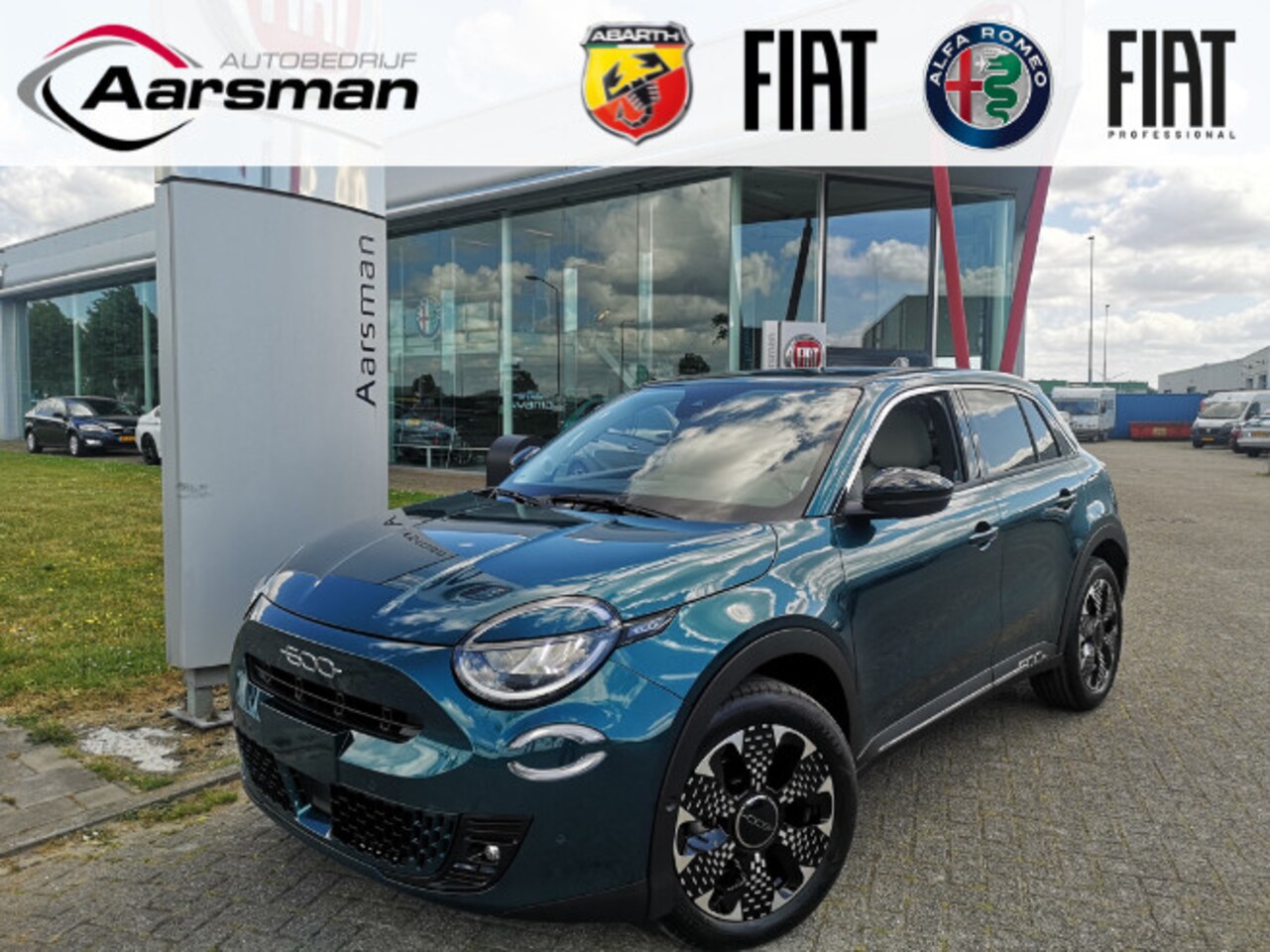 Fiat 600 - 1.2 Hybrid La Prima | 100 PK | Camera | Massagestoel | Carplay | Dodehoeksens. - AutoWereld.nl