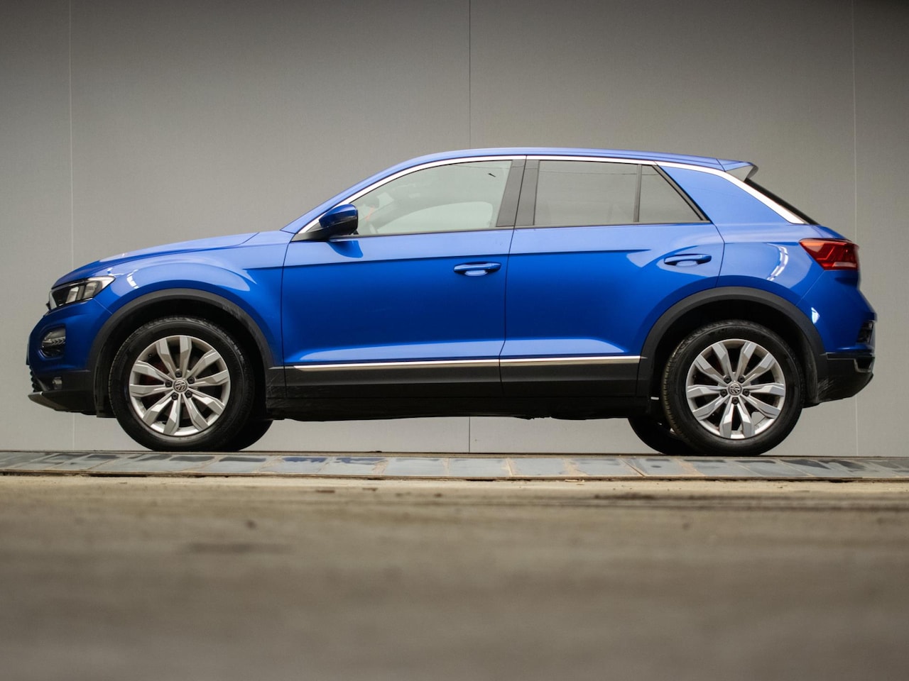 Volkswagen T-Roc - 1.5 TSI Sport (APPLECARPLAY,NAVI,DIGITAL DASH,STOELVERWARMING,CRUISE,LED,PDC,LEDER,GETINT, - AutoWereld.nl