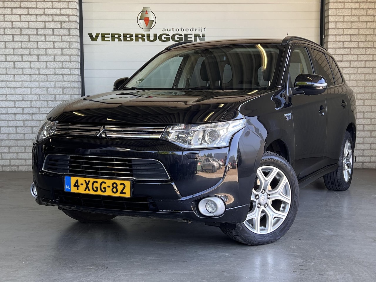 Mitsubishi Outlander - 2.0 PHEV Executive Edition | Trekhaak | 18" LMV | Navi | Camera | All-in rijklaarprijs - AutoWereld.nl