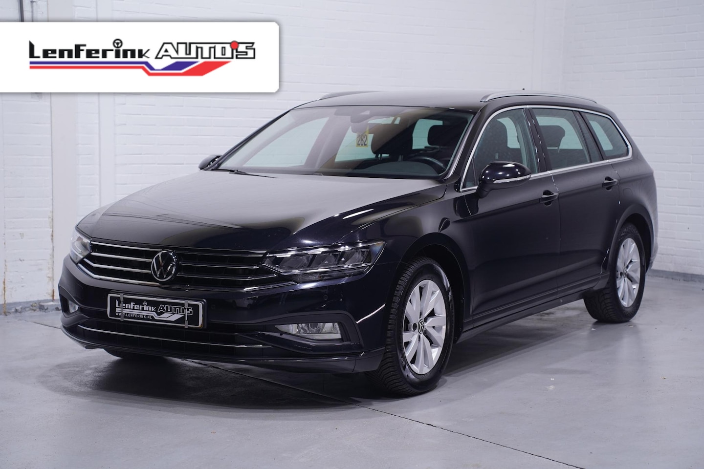 Volkswagen Passat Variant - 1.5 TSI Business Virtual Trekhaak Navi Clima Apple Carplay Camera NAP - AutoWereld.nl