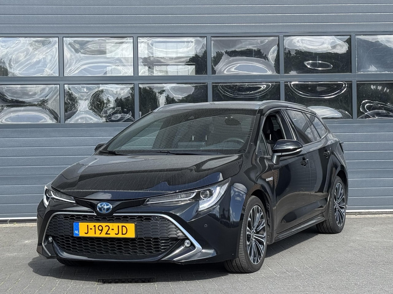 Toyota Corolla Touring Sports - 1.8 HYBRID EXECUTIVE I AUTOMAAT I ACHTERUITRIJCAMERA I APPLE CARPLAY I ADAPTIVE CRUISE CON - AutoWereld.nl