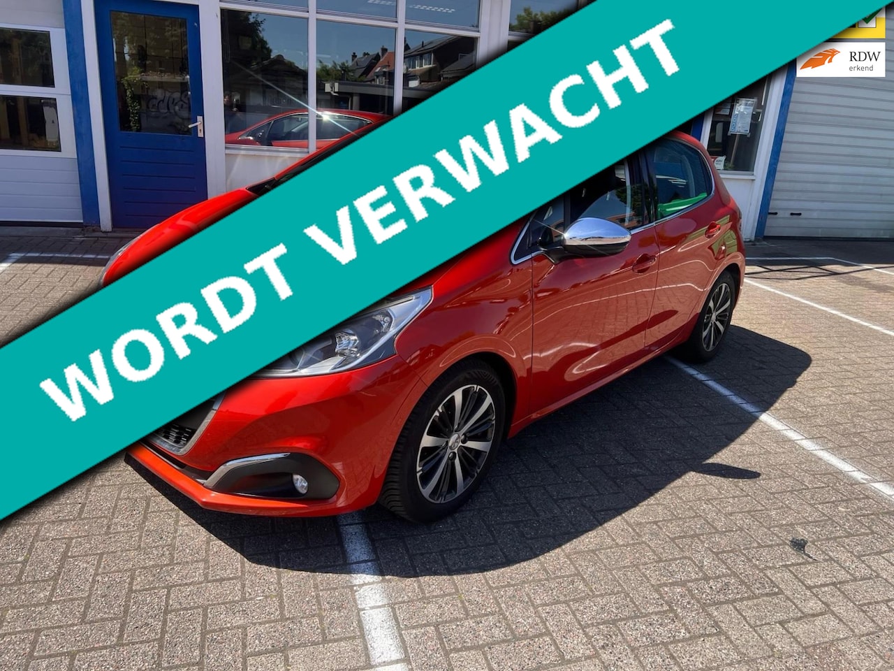 Peugeot 208 - 1.2i 110pk Allure 5-deurs Clima Leder Navi Trekhaak 2e eig. - AutoWereld.nl