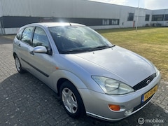 Ford Focus - 1.6-16V Ghia Automaat / APK / NAP / Airco / Leder / Trekhaak /