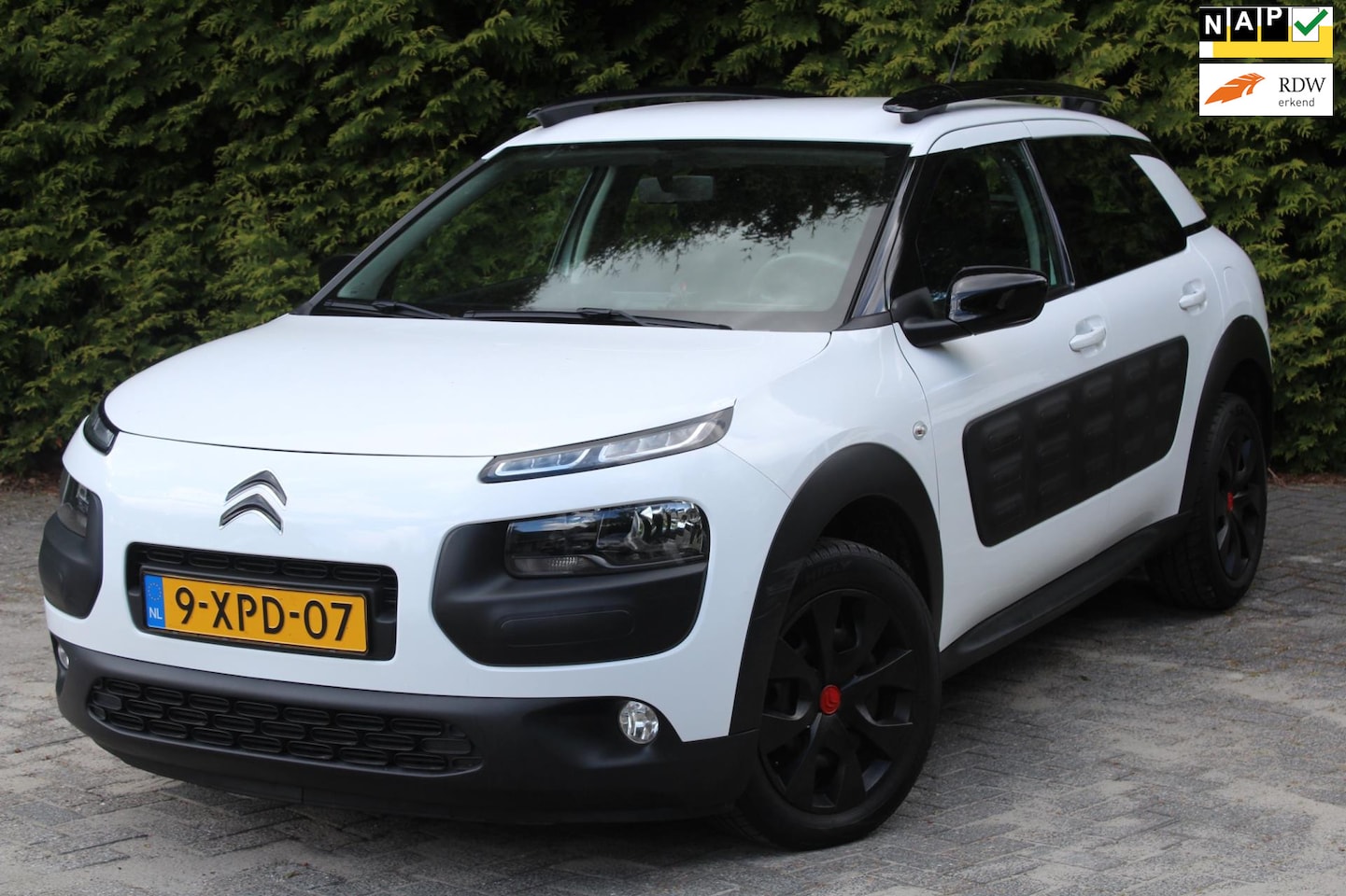 Citroën C4 Cactus - 1.2 e-VTi Feel 82PK | AUTOMAAT | Airco | NAVI | Cruise Control | Trekhaak - AutoWereld.nl