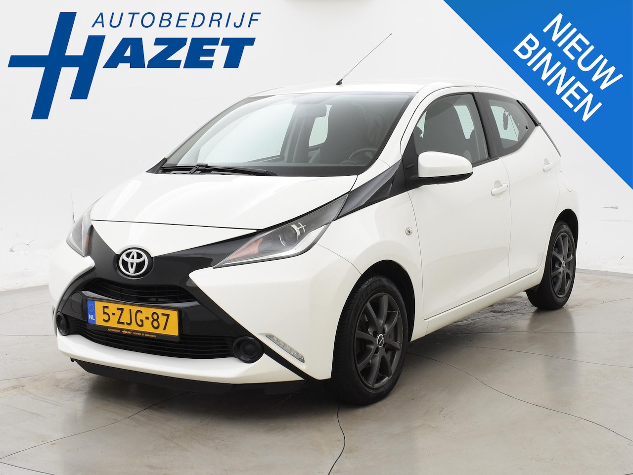 Toyota Aygo - 1.0 VVT-i X-PLAY 5-DEURS + CAMERA | CRUISE CONTROL | LMV | AIRCO - AutoWereld.nl