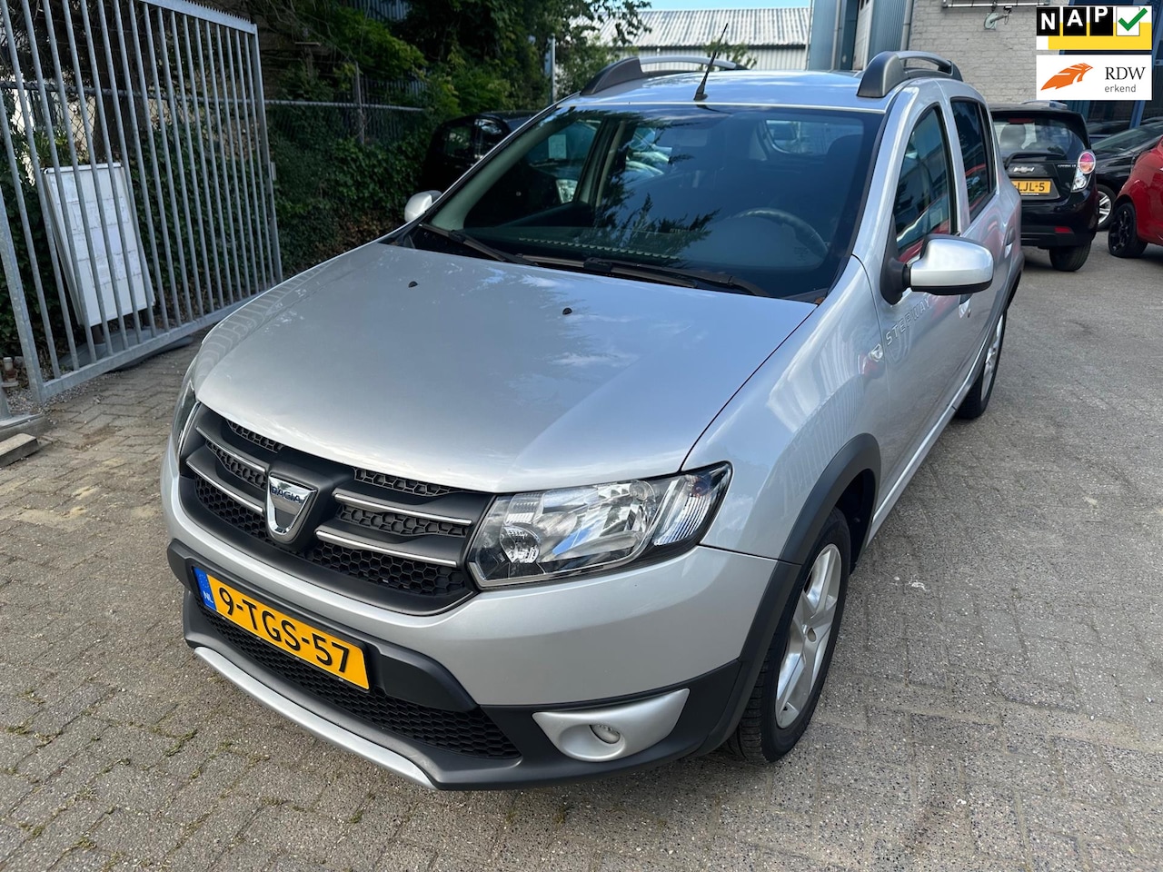Dacia Sandero Stepway - 0.9 TCe Lauréate, Airco, Cruise Control, Trekhaak, Navi - AutoWereld.nl