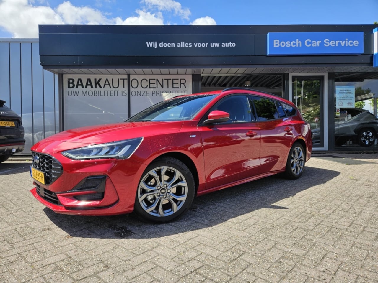 Ford Focus Wagon - 1.0 EBH ST Line | Winter Pack | PDC | Navigatie - AutoWereld.nl
