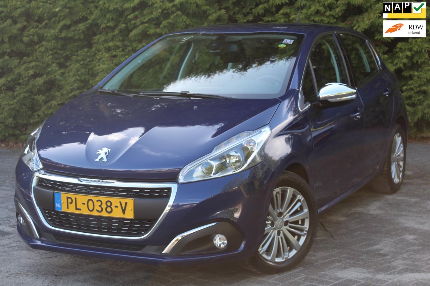 Peugeot 208 - 1.2 PureTech Blue Lease Executive 131PK | Climate Control| LMV | NAVI | Cruise Control | P - AutoWereld.nl