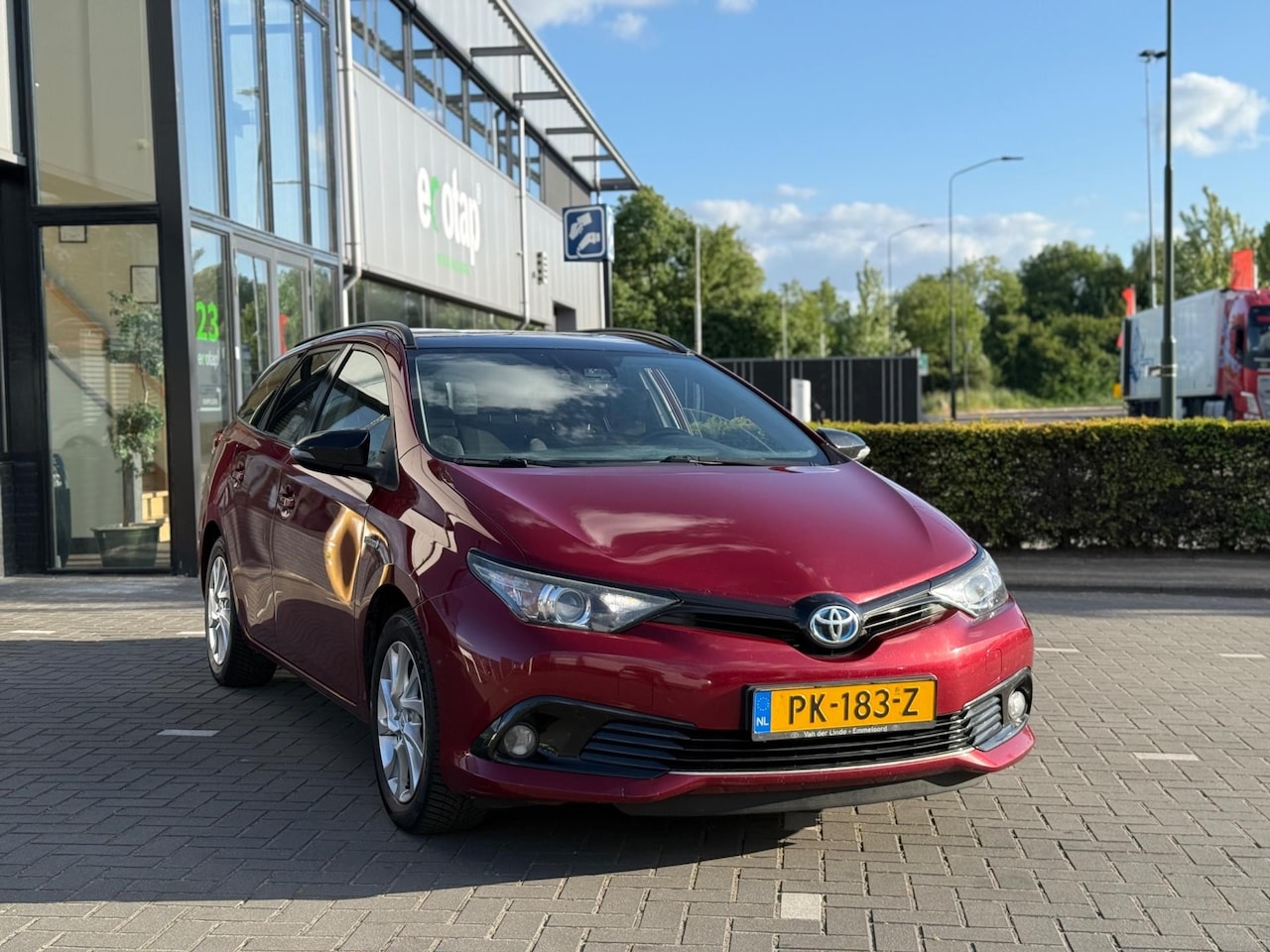 Toyota Auris Touring Sports - 1.8 Hybrid Black Edition Go (bj 2017) NIEUW MODEL! - AutoWereld.nl