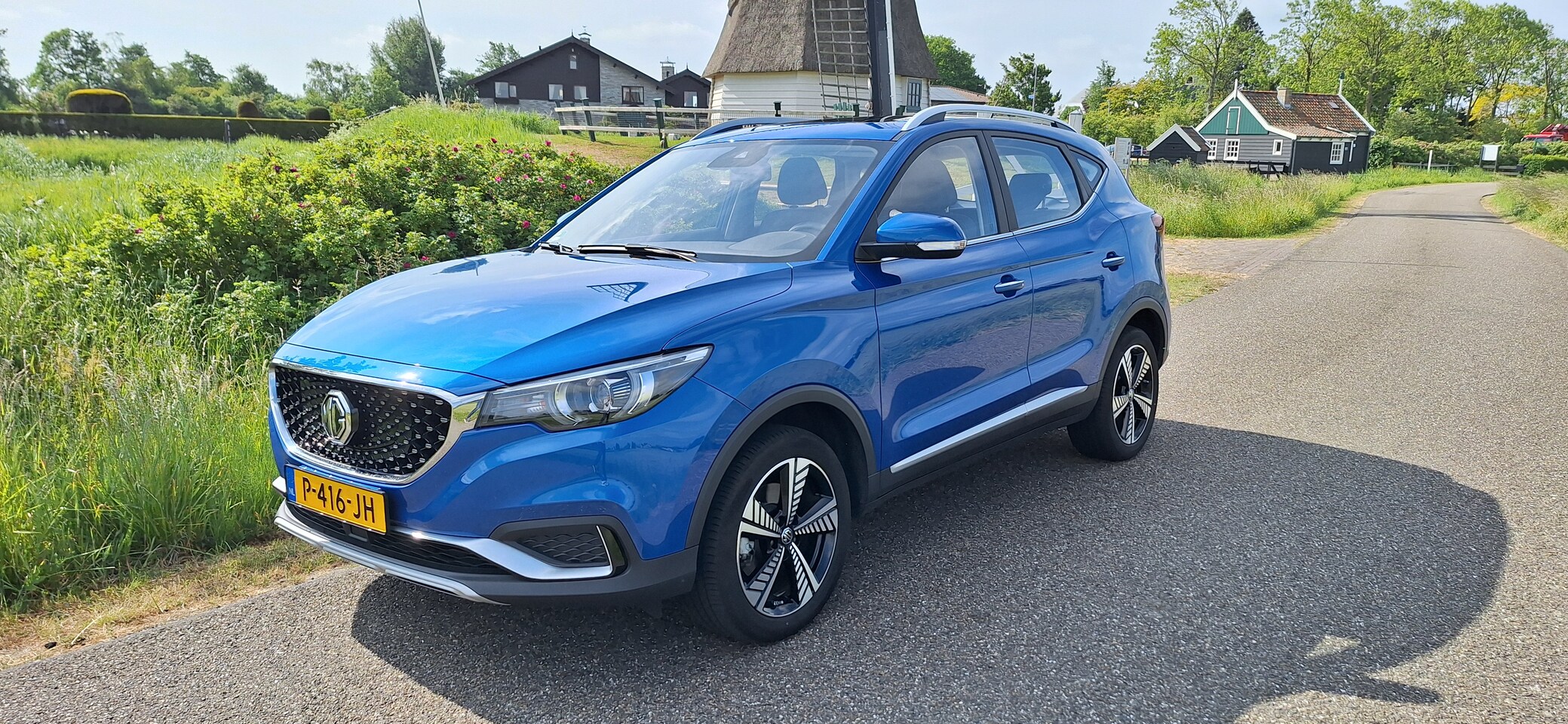 MG ZS - EV Luxury Glazen panorama dak, lane assist, adptive cruise control - AutoWereld.nl