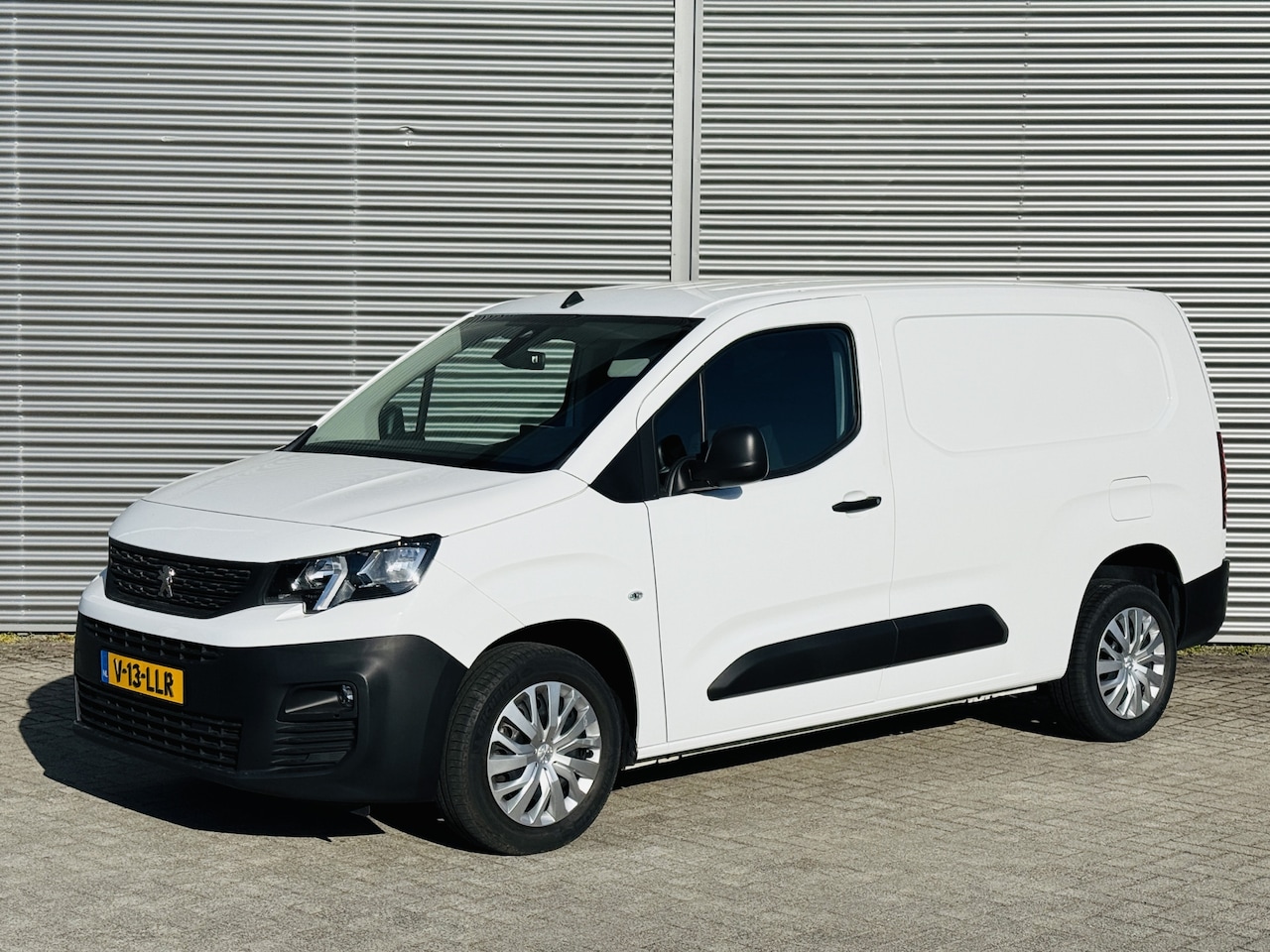 Peugeot Partner - 1.5 BlueHDI Premium Long Carplay PDC Stoelverwarming Airco - AutoWereld.nl