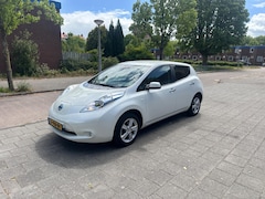 Nissan LEAF - Acenta 30 kWh White Metallic Cruise Camera