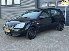 Kia Rio - 1.4 L APK - RIJDT PRIMA