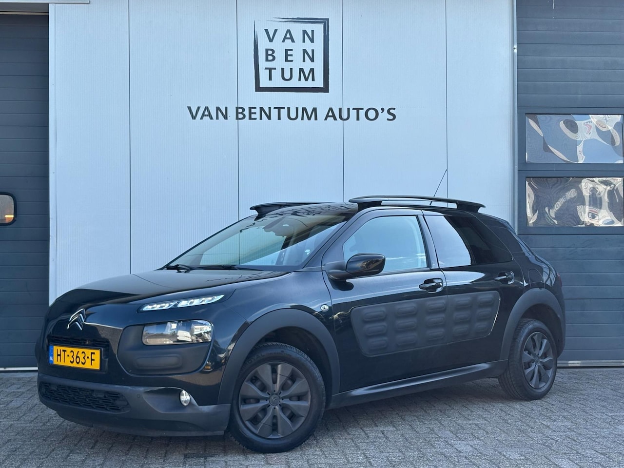 Citroën C4 Cactus - 1.6 BlueHDi 100pk Pano-dak Navi Camera Airco Cruise - AutoWereld.nl