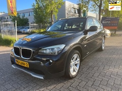 BMW X1 - SDrive18i Executive. - Afneembare trekhaak - leder