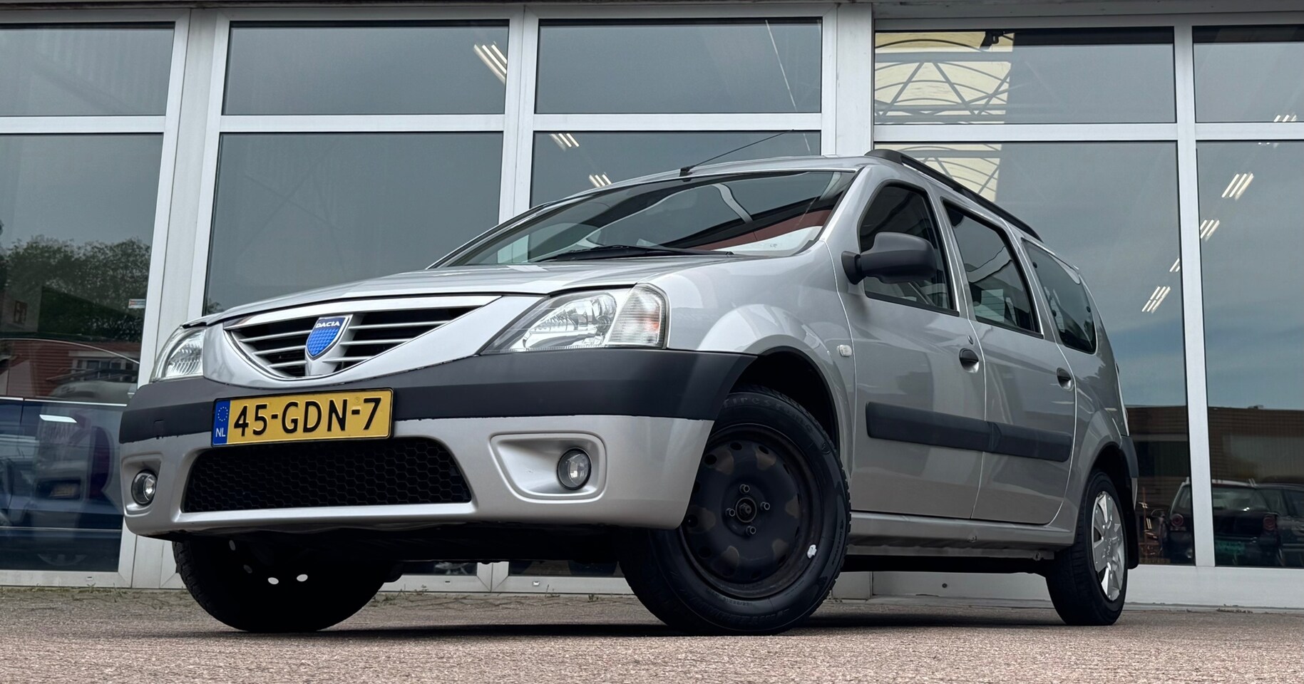 Dacia Logan MCV - 1.6i 16V Lauréate 7p. 1e Eigenaar Pack Exclusive Airco - AutoWereld.nl