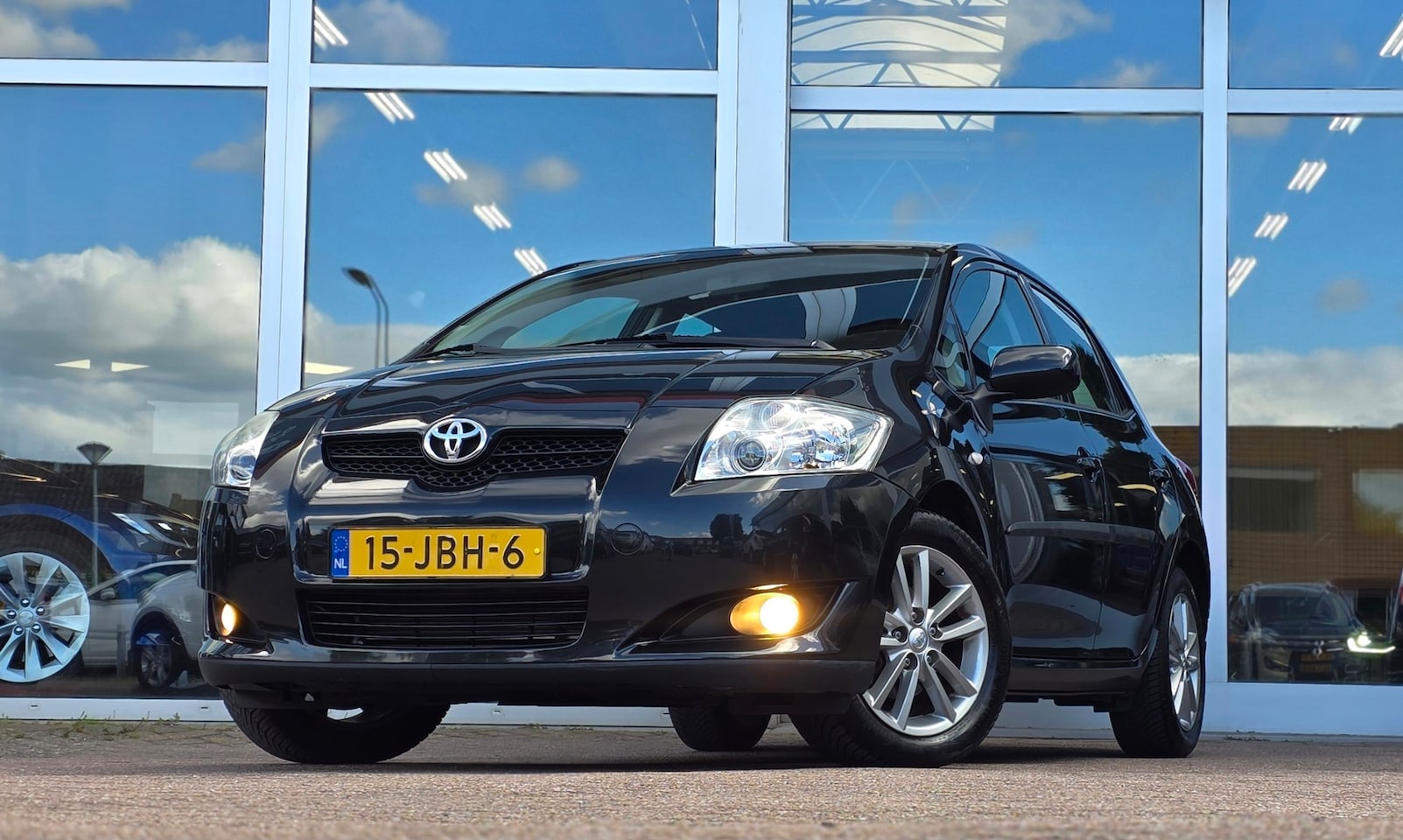 Toyota Auris - 1.6i 16V Dynamic Trekhaak 7"Pioneer Allseason banden - AutoWereld.nl