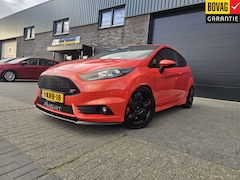 Ford Fiesta - 1.6 ST2 | 2E EIGENAAR | 12 MND GARANTIE | 300PK | DEALER ONDERHOUDEN | RECARO | NAVI | CRU