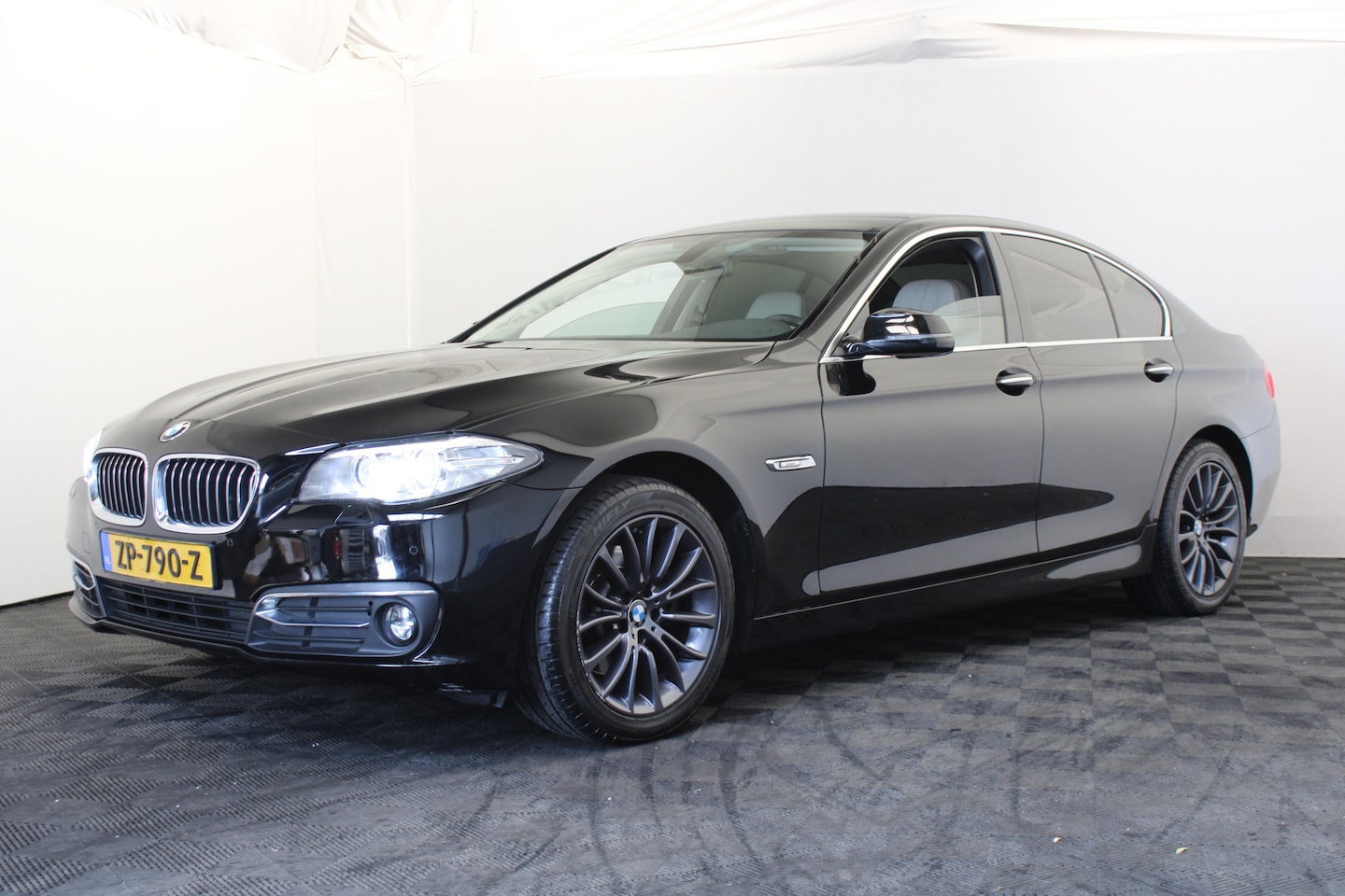 BMW 5-serie - 520xd High Executive |Stoelventilatie|Leder| - AutoWereld.nl