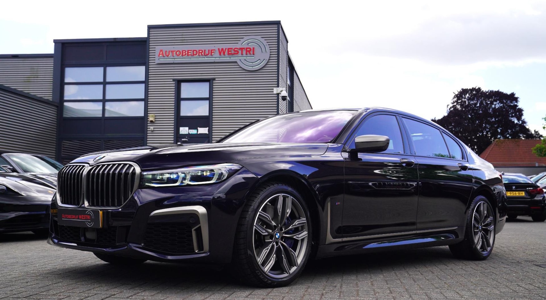 BMW 7-serie - M760Li xDrive High Executive | Massage | TV | Koelbox | HuD | BMW Drive Assisted | 360 cam - AutoWereld.nl
