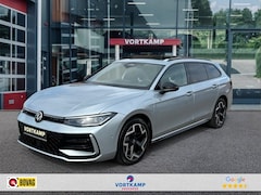 Volkswagen Passat Variant - 1.5 TSI DSG GTE R-LINE PANO-DAK/TREKHAAK/360-CAMERA/HenK/NAVI/ACC/HUD